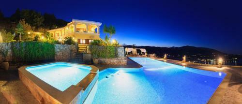 Villa Akros And Suites