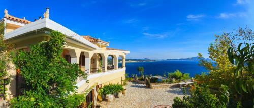 Villa Akros And Suites