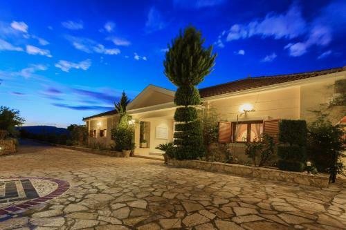 Villa Akros And Suites