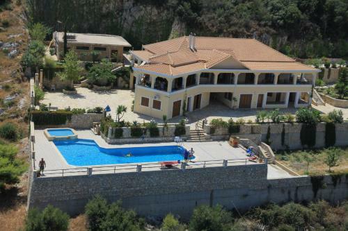 Villa Akros And Suites