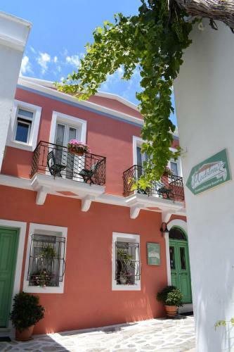 Hostal Madalena's Family