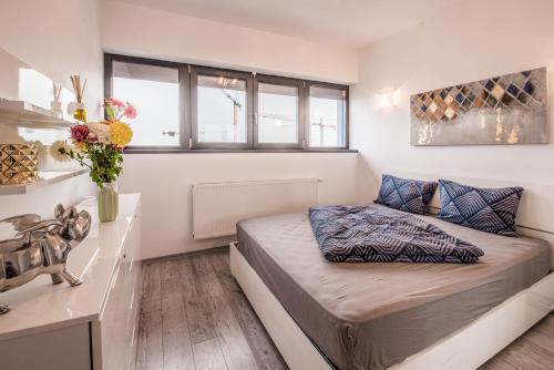 Apartamento 2-room Penthouse Plaza Residence P1