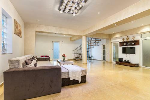 Villa Green House Residence