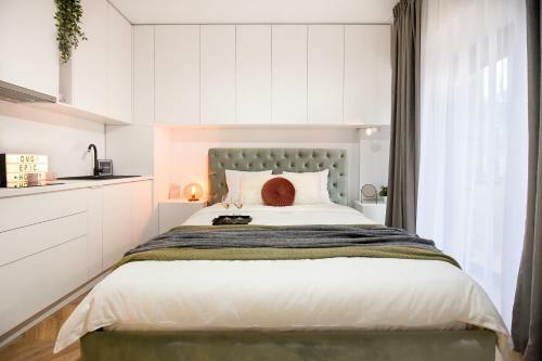 Apartamento Cream. Old Town Studio With Balcony & Netflix