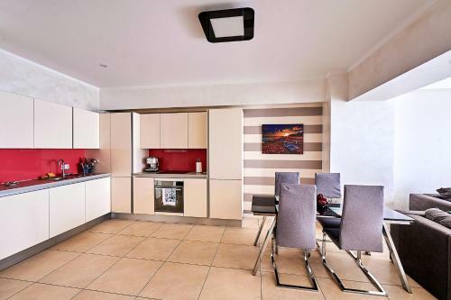 Apartamento Zenia Tudor's Residence