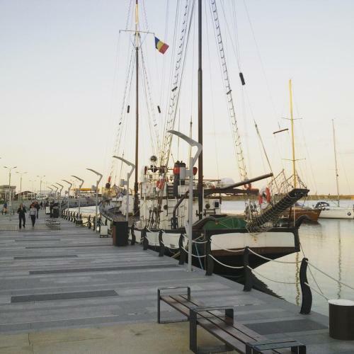 Three-bedroom Luxury Apartment Marina