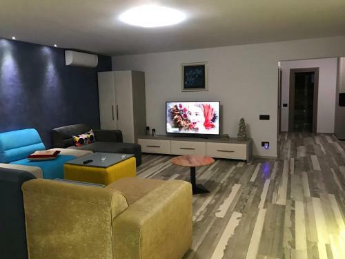 Three-bedroom Luxury Apartment Marina