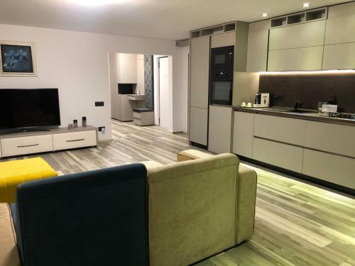 Three-bedroom Luxury Apartment Marina