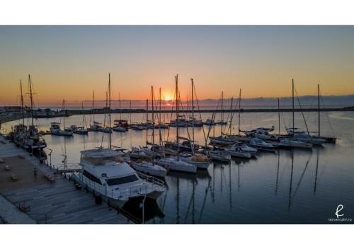 Three-bedroom Luxury Apartment Marina