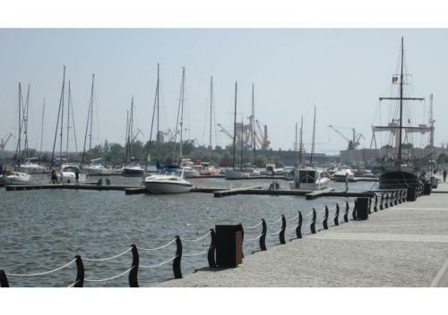 Three-bedroom Luxury Apartment Marina