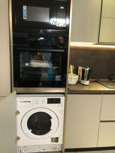 Three-bedroom Luxury Apartment Marina