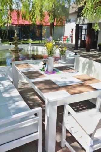 Hostal Pensiunea La Salcia Linistita