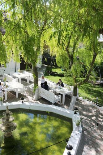 Hostal Pensiunea La Salcia Linistita