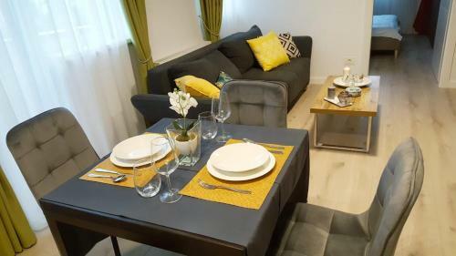 Lovely 2 Bedroom Central Apartment