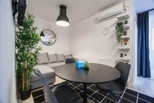 Trendy Apartment Near City Center