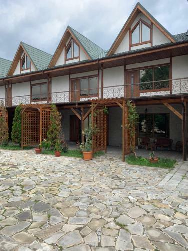 Hotel Pensiune Restaurant Rustic Rm Sarat