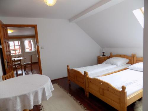 Posada Cserekert, Alszegi Porta