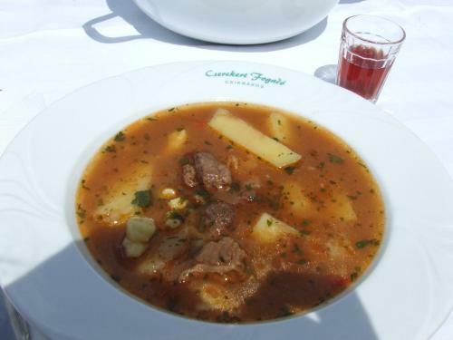 Posada Cserekert, Alszegi Porta