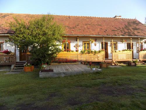 Posada Cserekert, Alszegi Porta