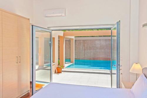 Villa Unlimited Blue