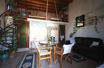 Hostal Ifigenia Luxury Suites