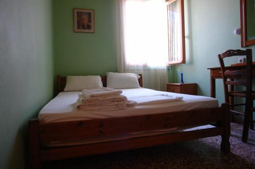 Earini Rooms And Apartments