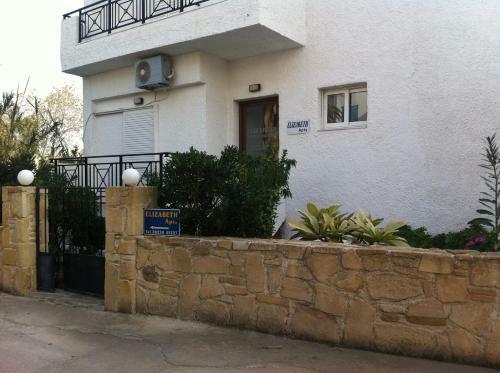 Elizabeth Rooms & Apartments
