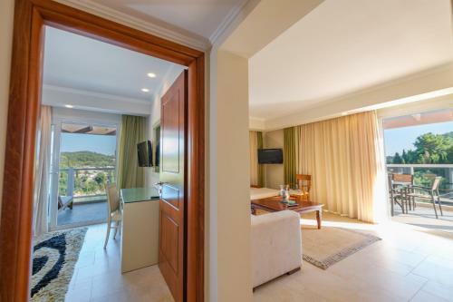 Odysseus Hotel