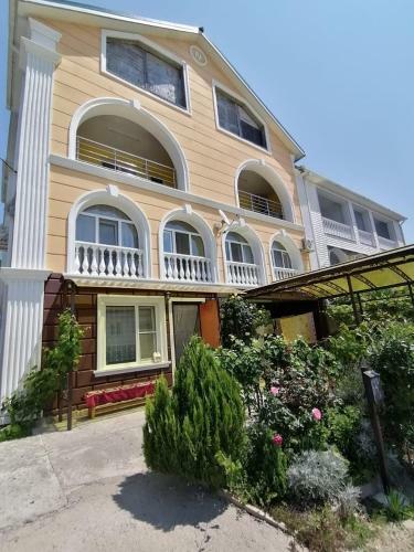 Hostal Guest House Natali