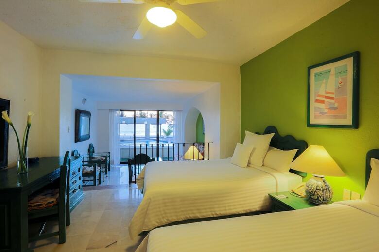 Hotel Barcel� Ixtapa