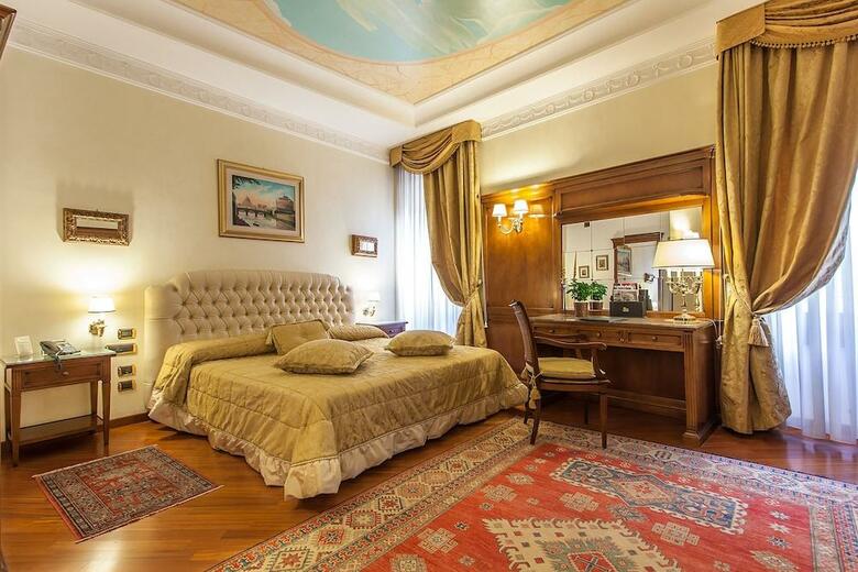 Daniel's Hotel
