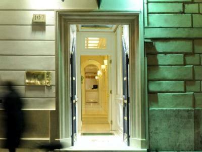 Daniel's Hotel