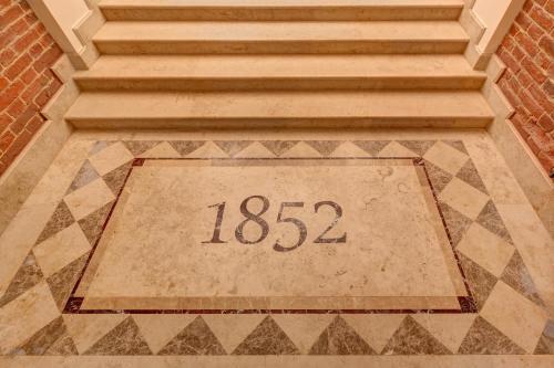Boutique Hotel 1852