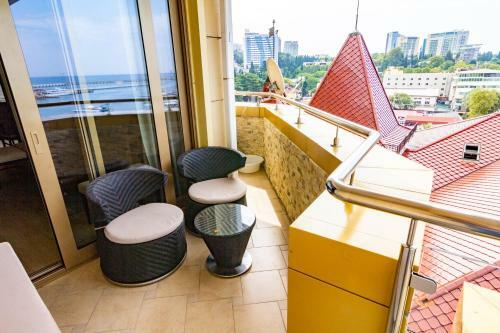 See View Apartment With A Big Terrace