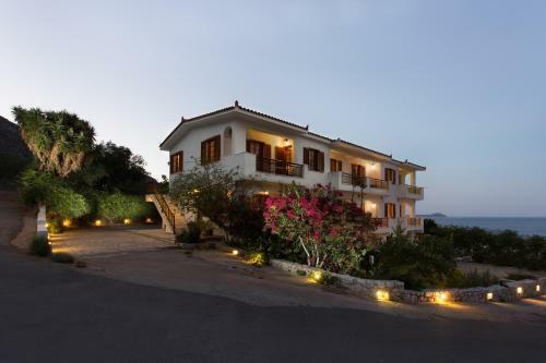 Venetia Apartments