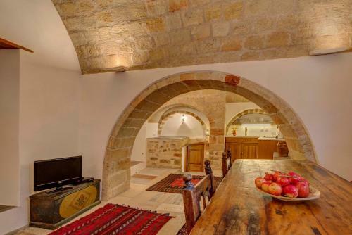 Malvasia Traditional Hotel