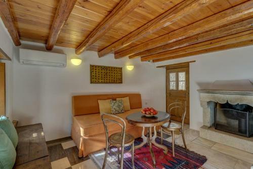 Malvasia Traditional Hotel