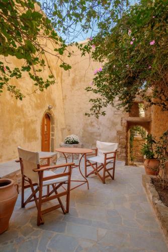 Malvasia Traditional Hotel