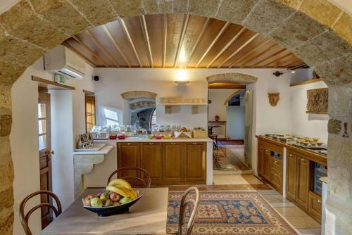 Malvasia Traditional Hotel