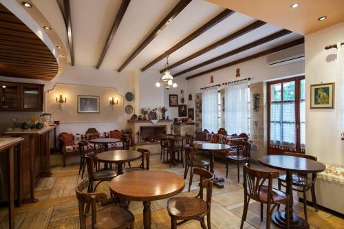Hostal Petrino Guesthouse