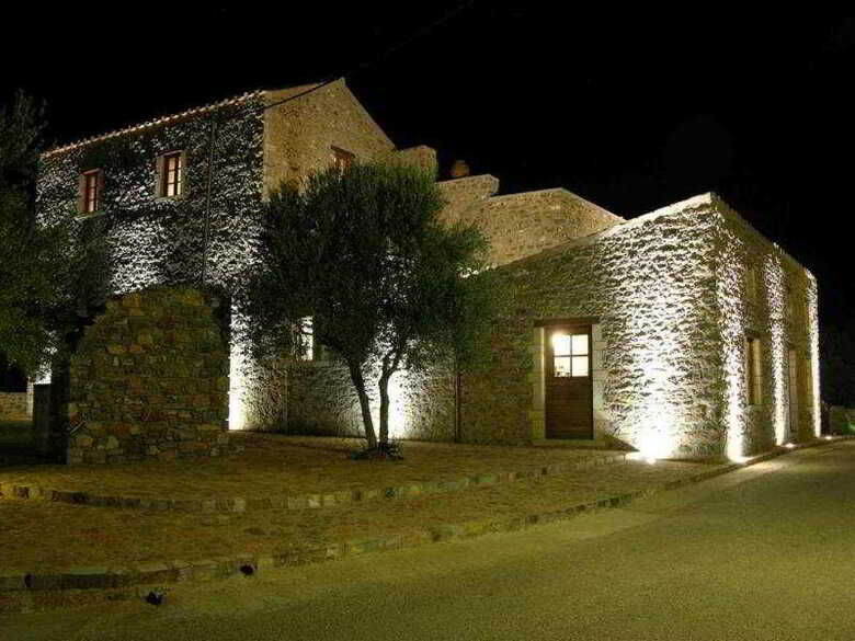 Hotel To Liotrivi