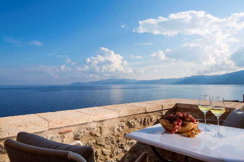 Hotel Moni Emvasis Luxury Suites