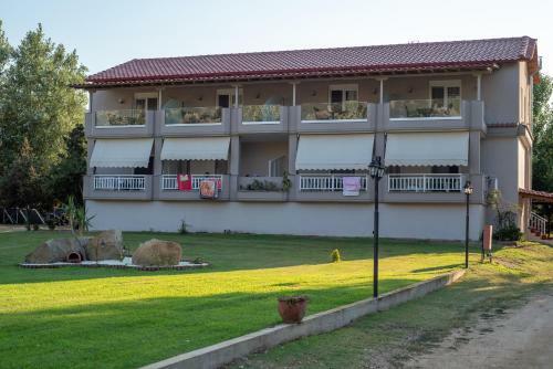 Camping Linaraki Apartments & Bungalows