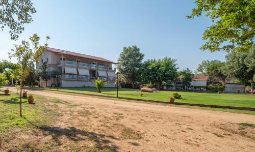 Camping Linaraki Apartments & Bungalows