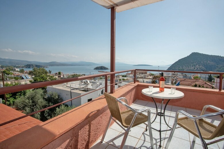 Kleoni Club Apartments
