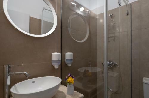 Hostal Nelly's Hotel Apartments