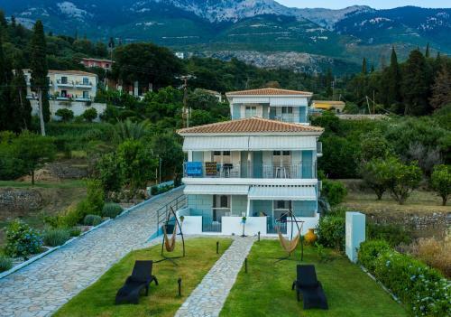 Thomatos Apartments Lourdas Beach