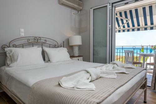 Thomatos Apartments Lourdas Beach