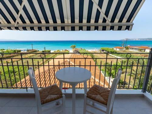 Thomatos Apartments Lourdas Beach