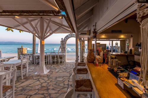 Thomatos Apartments Lourdas Beach